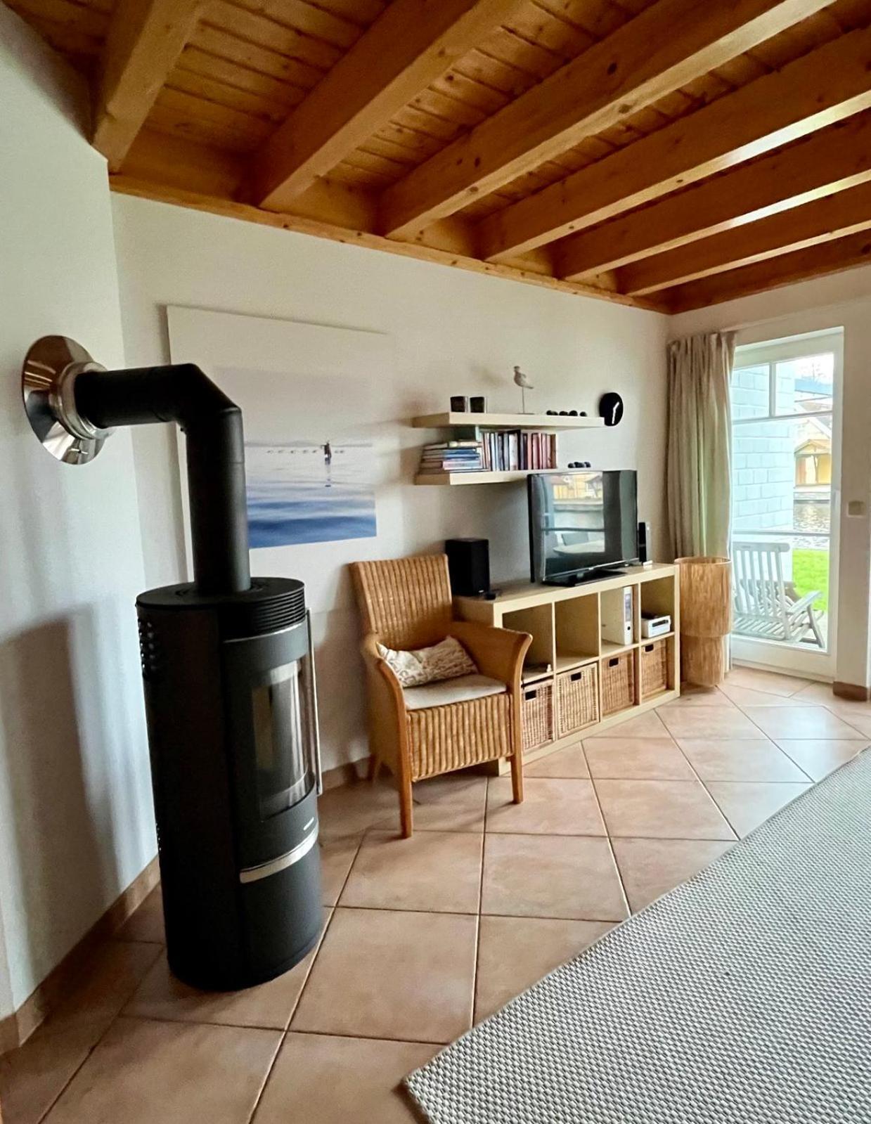 Ferienhaus Mit Bootssteg Am See In Rheinsberg Exterior photo